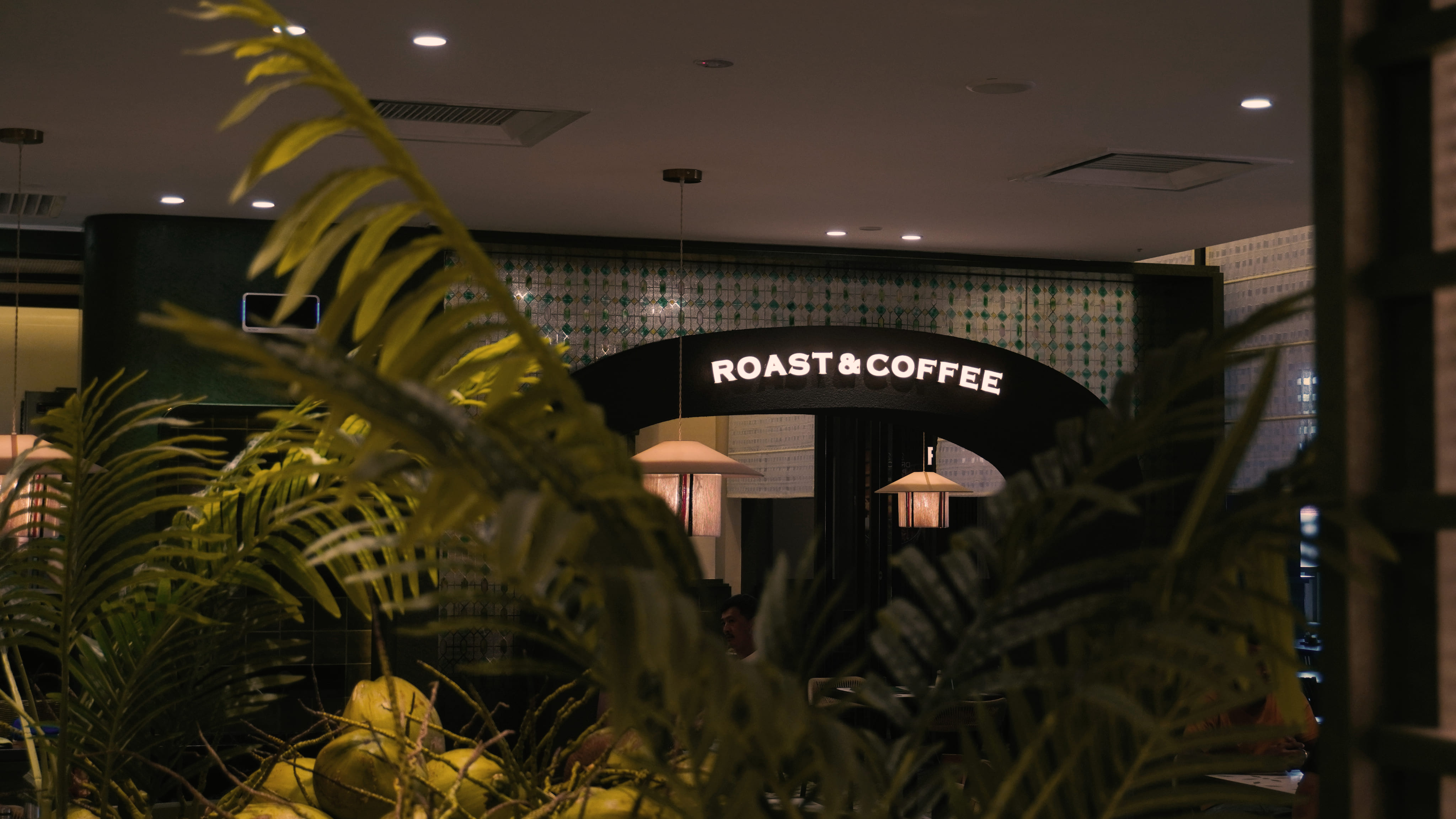 Roast and Coffee exterior signage